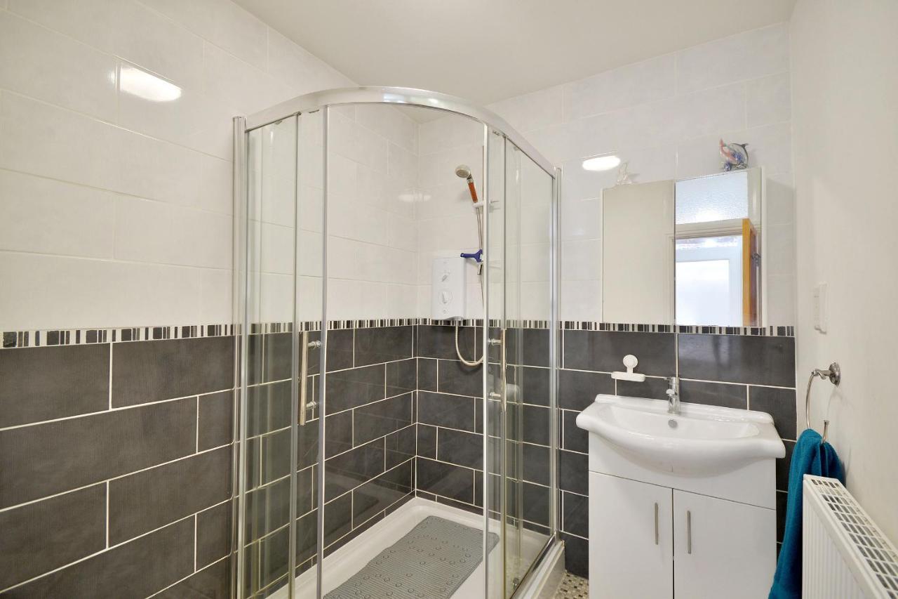 Ground Floor Apartment Up To 6 Guests With Games Chill Out Room Scarborough Exteriör bild