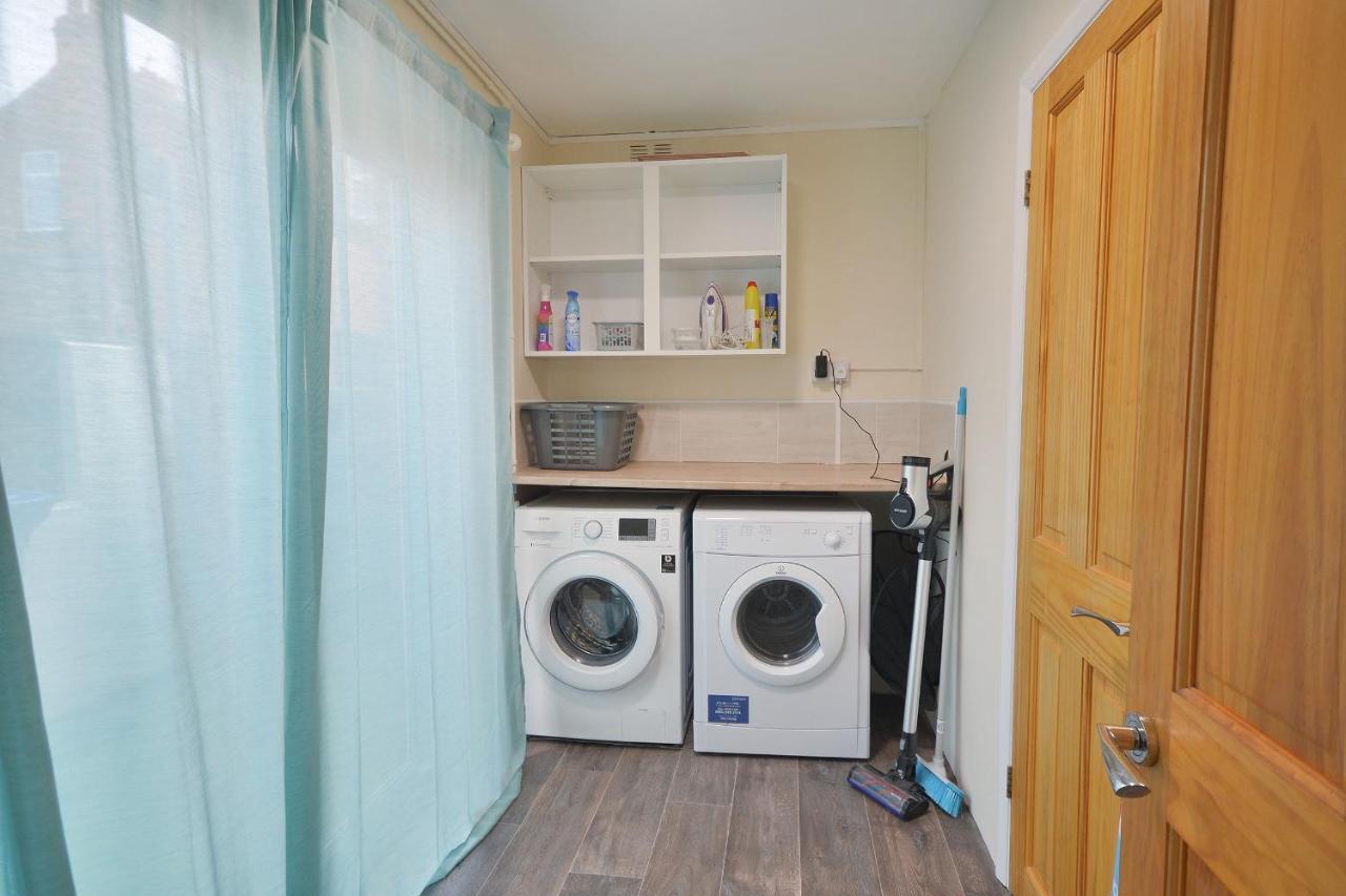 Ground Floor Apartment Up To 6 Guests With Games Chill Out Room Scarborough Exteriör bild