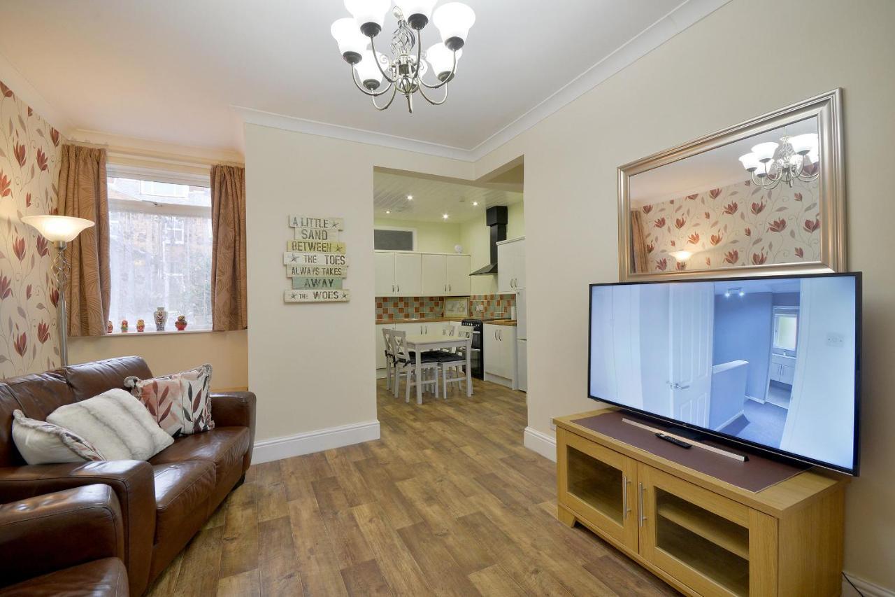 Ground Floor Apartment Up To 6 Guests With Games Chill Out Room Scarborough Exteriör bild