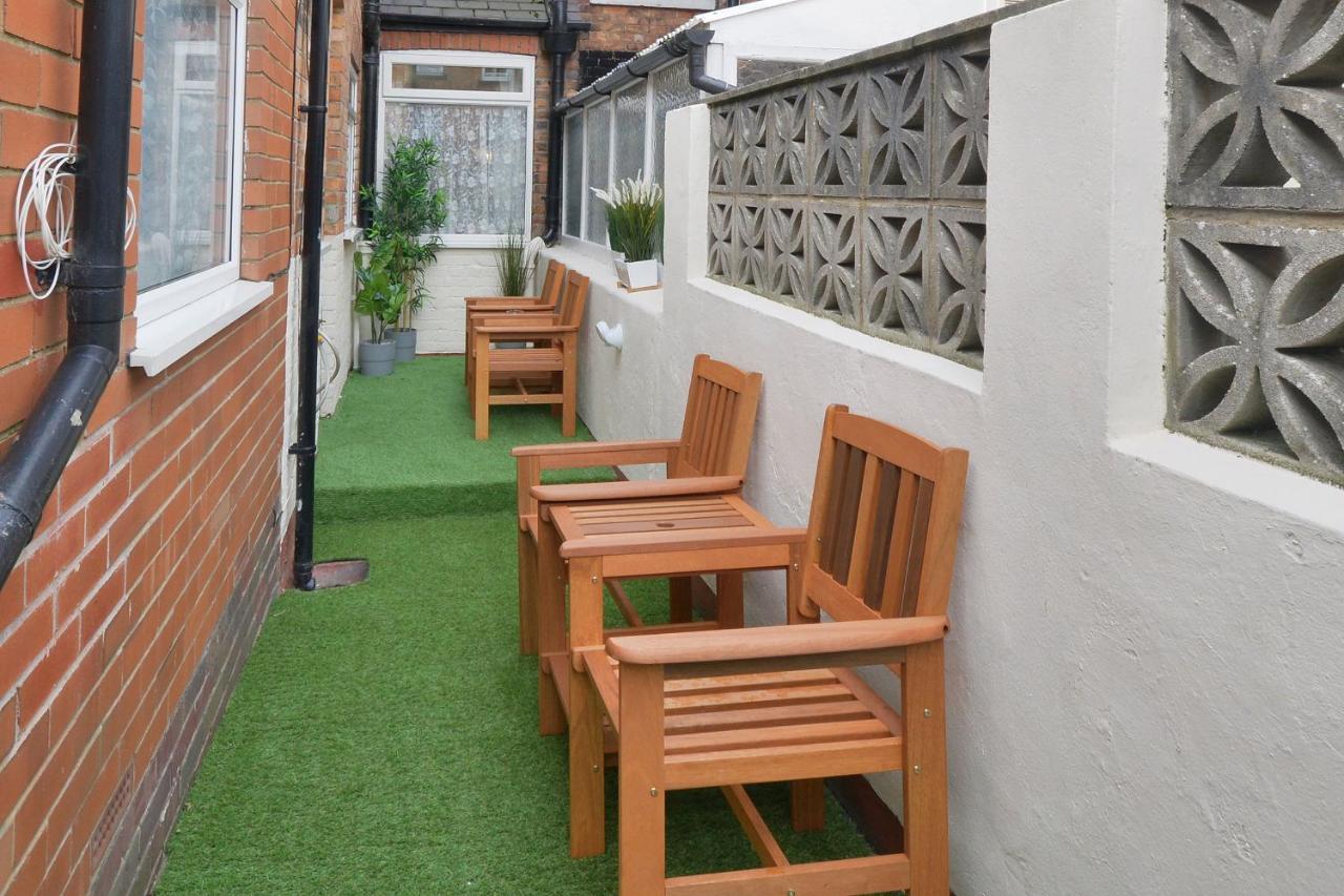 Ground Floor Apartment Up To 6 Guests With Games Chill Out Room Scarborough Exteriör bild
