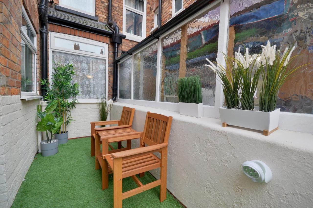 Ground Floor Apartment Up To 6 Guests With Games Chill Out Room Scarborough Exteriör bild