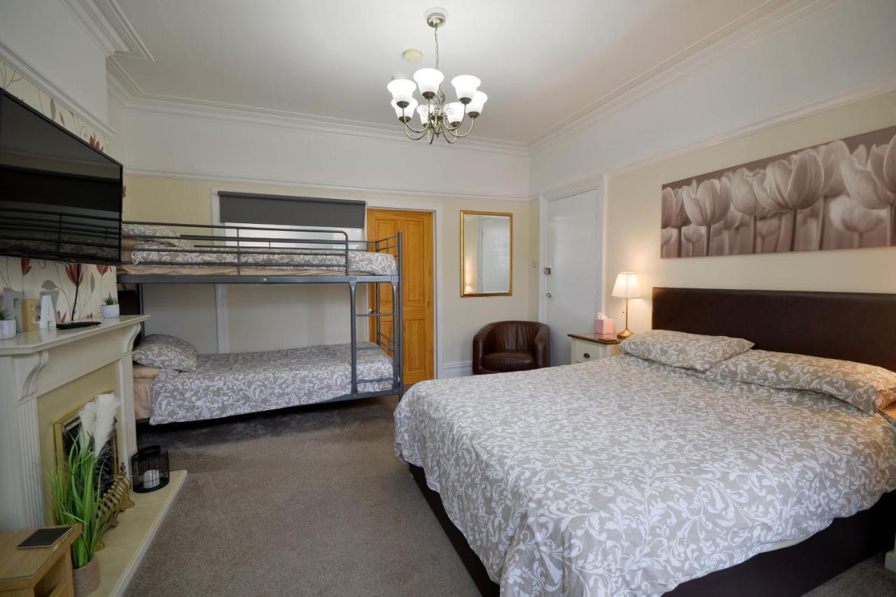Ground Floor Apartment Up To 6 Guests With Games Chill Out Room Scarborough Exteriör bild
